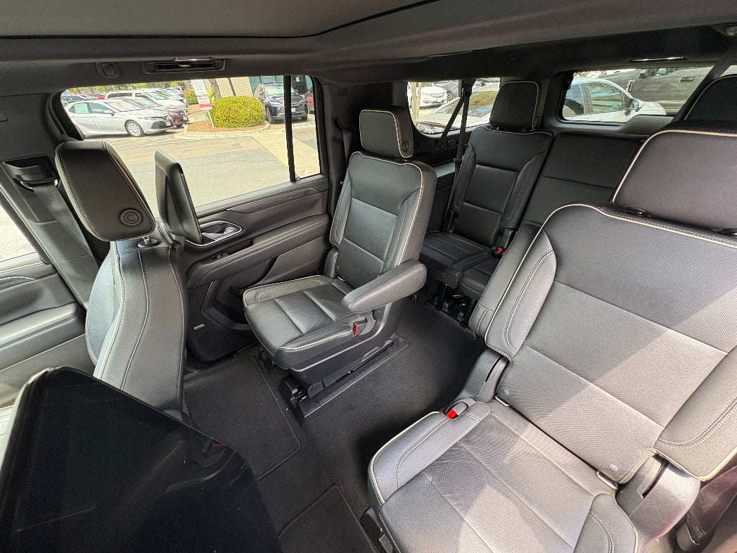 Spacious 3-row interior of GMC Yukon 2024 with leather seats