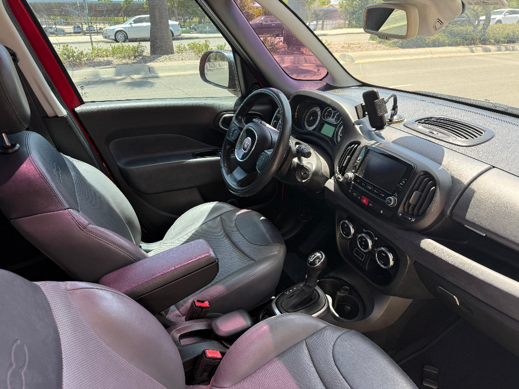 Easy to park and perfect for city driving Rental fiat 500