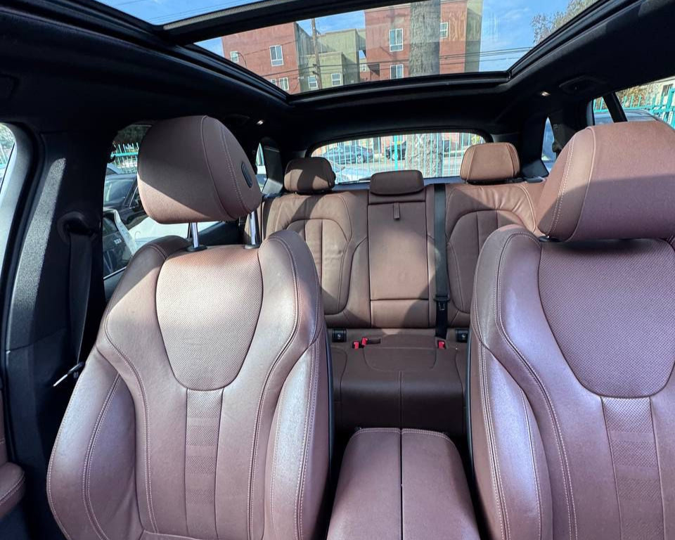 Interior of BMW X5 2021 – premium leather seats, advanced technology, and a comfortable ride.