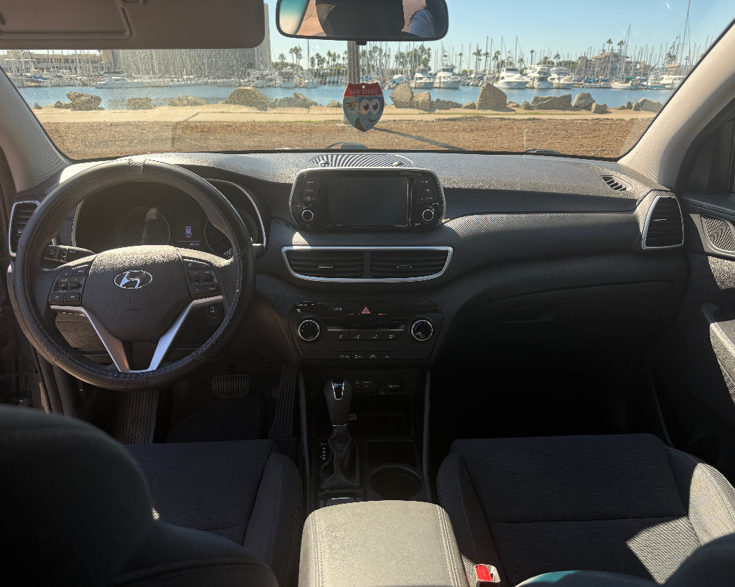 Interior view of 2019 Hyundai Tucson with black fabric seats