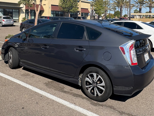 Toyota Prius rental with great MPG – ideal for city driving